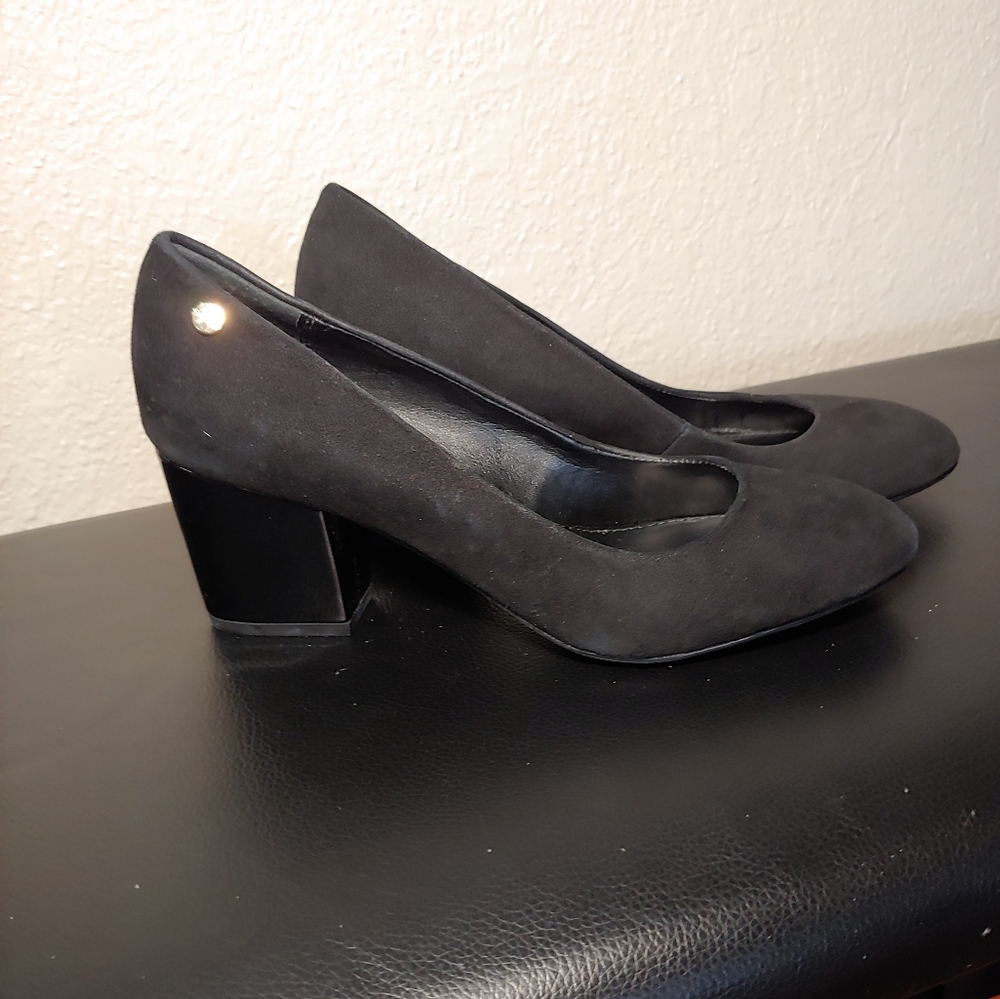 CK suede pumps with low patent heel